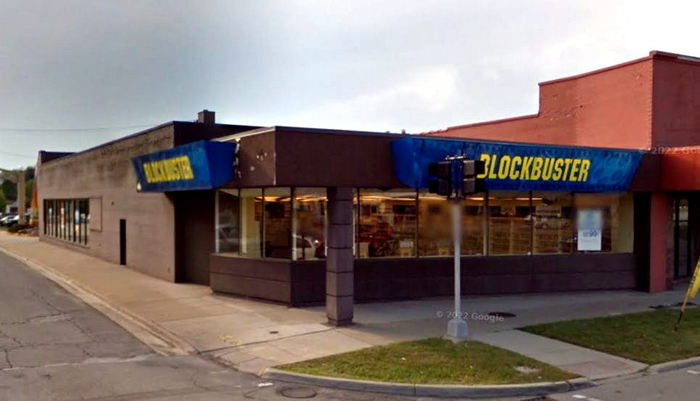 Blockbuster Video - Lincoln Park - 3636 Fort St (newer photo)